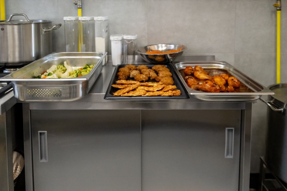 Uczniowie Szkoły Podstawowej nr 43 w Stolarzowicach już po feriach będą korzystać z nowoczesnej jadalni / fot. UM Bytom