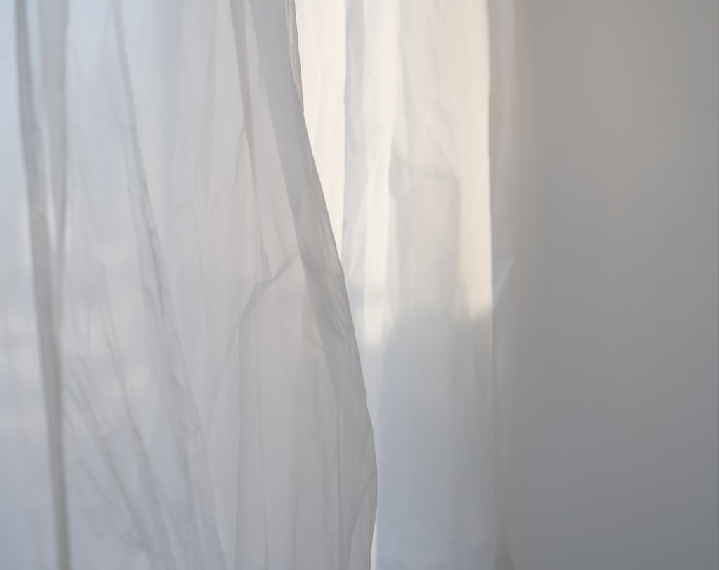 Firany wielkanocne w roli głównej – poznaj sekrety projektantów na stylową oprawę okna