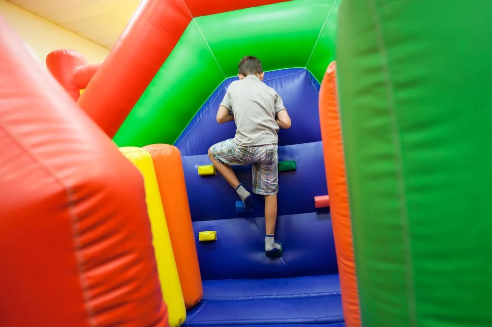 Strefa Dmuchanych Emocji – sportowe ferie zimowe 2026 w Żorach