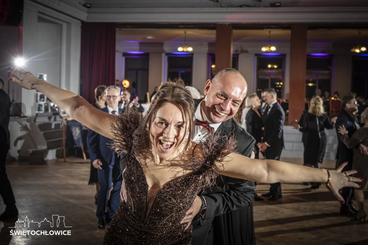 Groźny wypadek w Tychach. Karetka z noworodkiem zderzyła się z osobówką