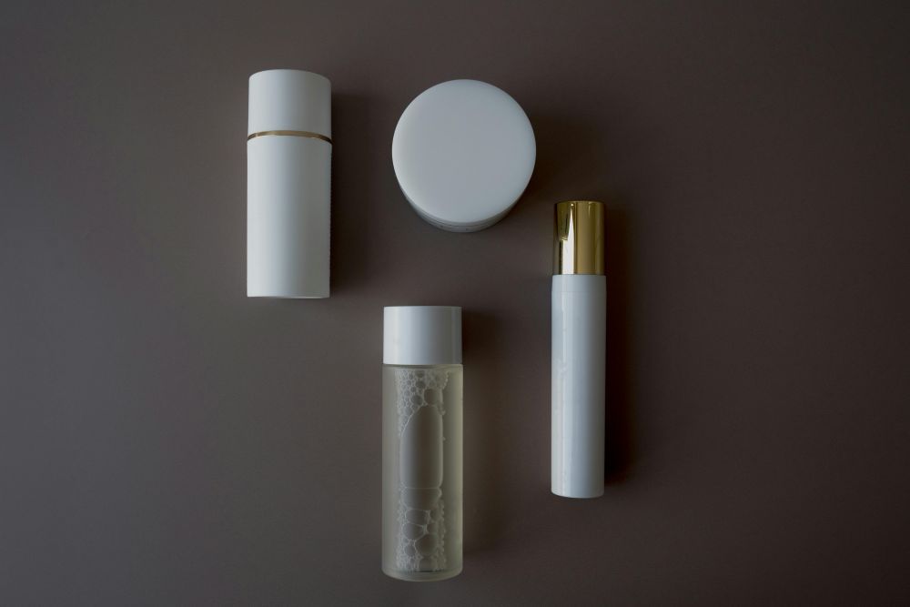 Jakie kupić zestawy kosmetyków dla kobiety na prezent?