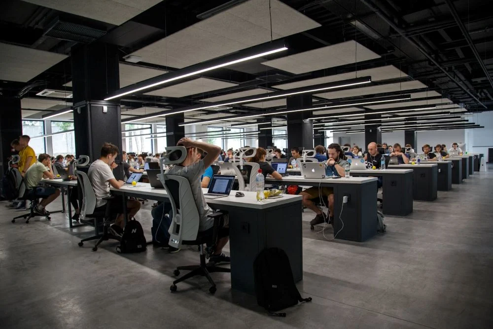 Reakcja czy kontrola - czym naprawdę różni się helpdesk od service desk