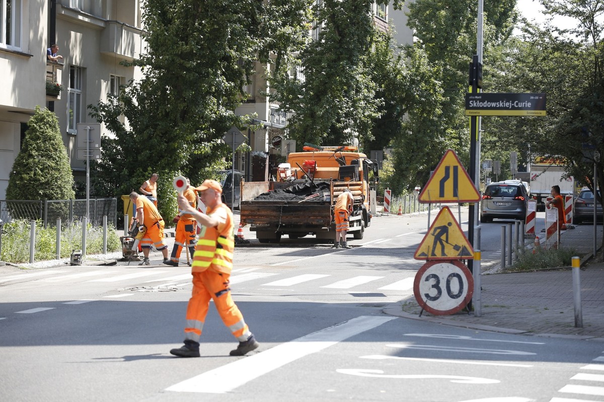 Ponad 13,6 km odnowionych jezdni i niemal 5 km naprawionych chodników. MZUiM podsumowuje inwestycje