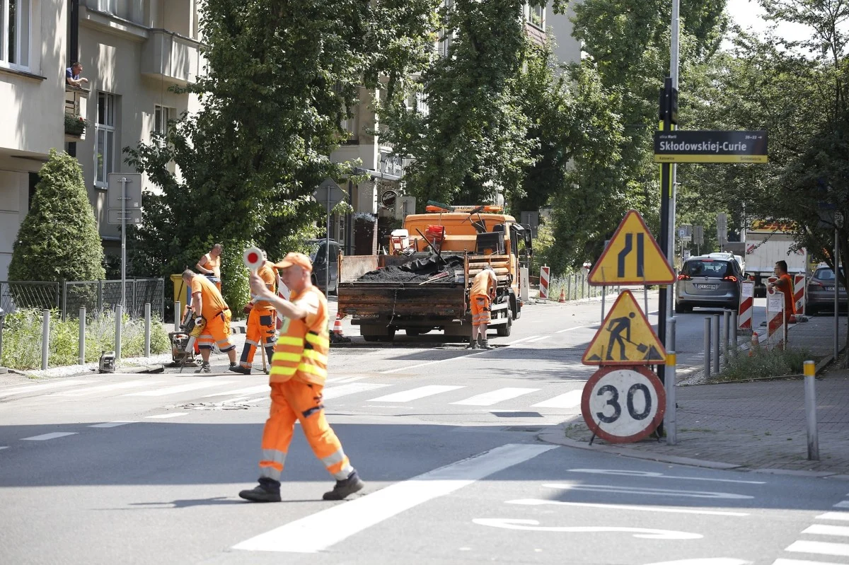 Ponad 13,6 km odnowionych jezdni i niemal 5 km naprawionych chodników. MZUiM podsumowuje inwestycje