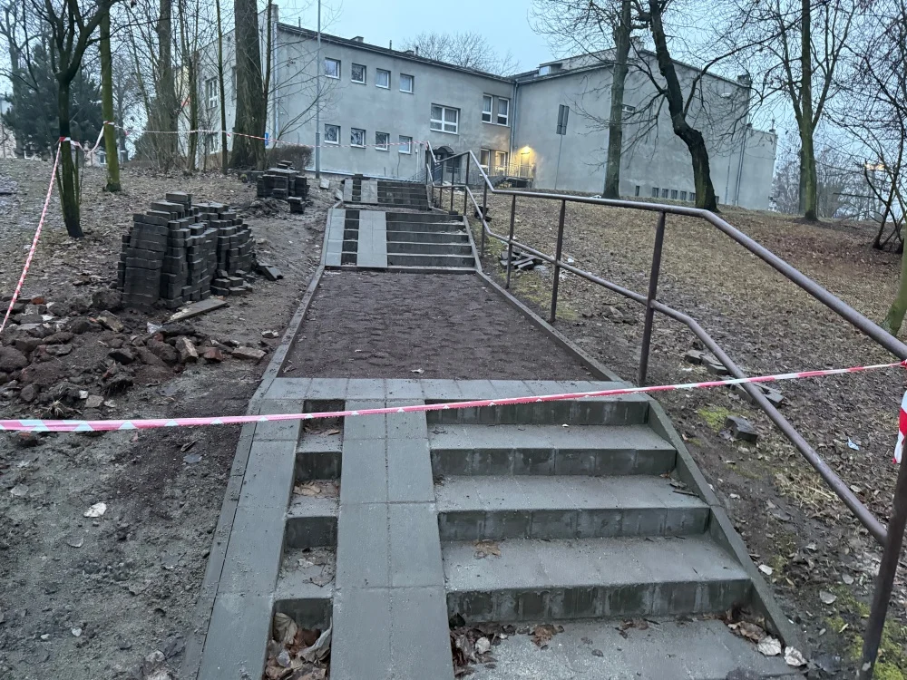 Prace remontowe w parku w Bielszowicach: Schody w trakcie naprawy, a wkrótce rewitalizacja skwerów