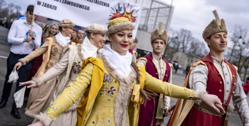 Maturzyści z Zabrza zatańczyli poloneza!