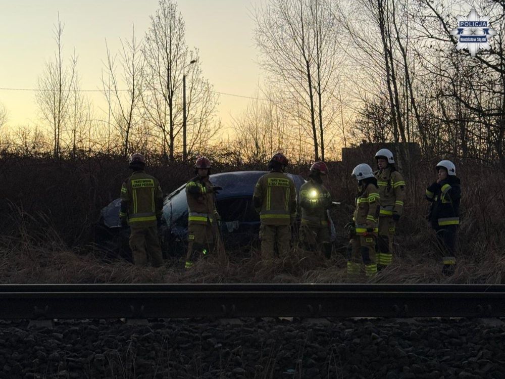 Wjechał wprost pod nadjeżdżający pociąg. Pijany 48-latek próbował uciec