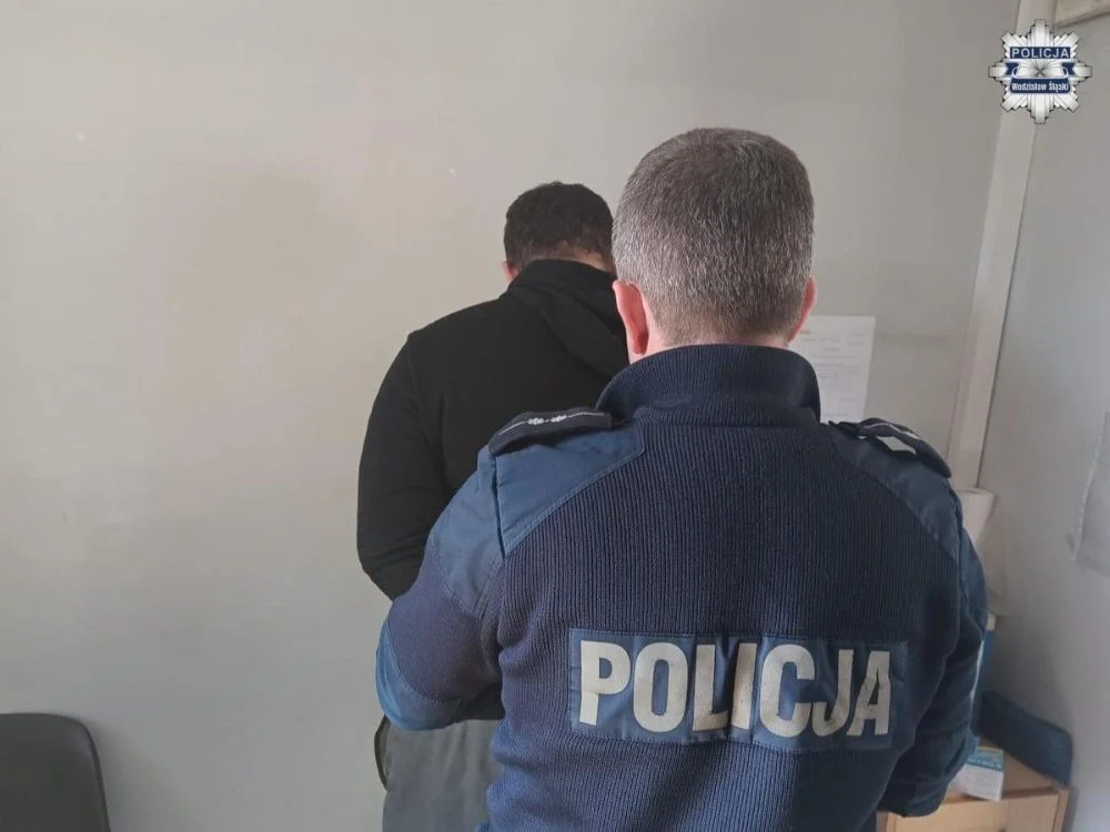 Szybka akcja funkcjonariuszy. 2-miesięczne niemowlę uratowane z rąk agresywnych rodziców