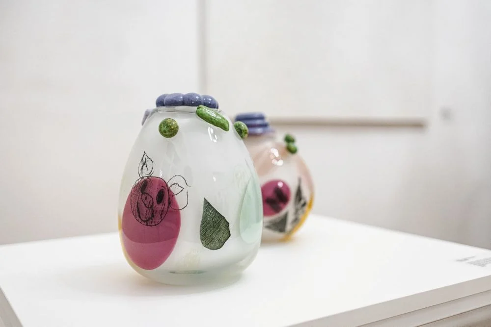 Szkło i ceramika przyciągają zwiedzających. Wystawa „i” zostaje na dłużej