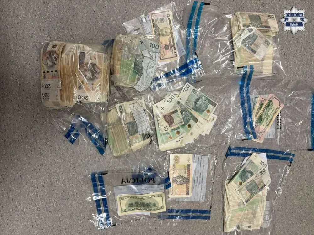 Oszustwa metodą "na policjanta". Zatrzymani przestępcy z wyłudzoną gotówką