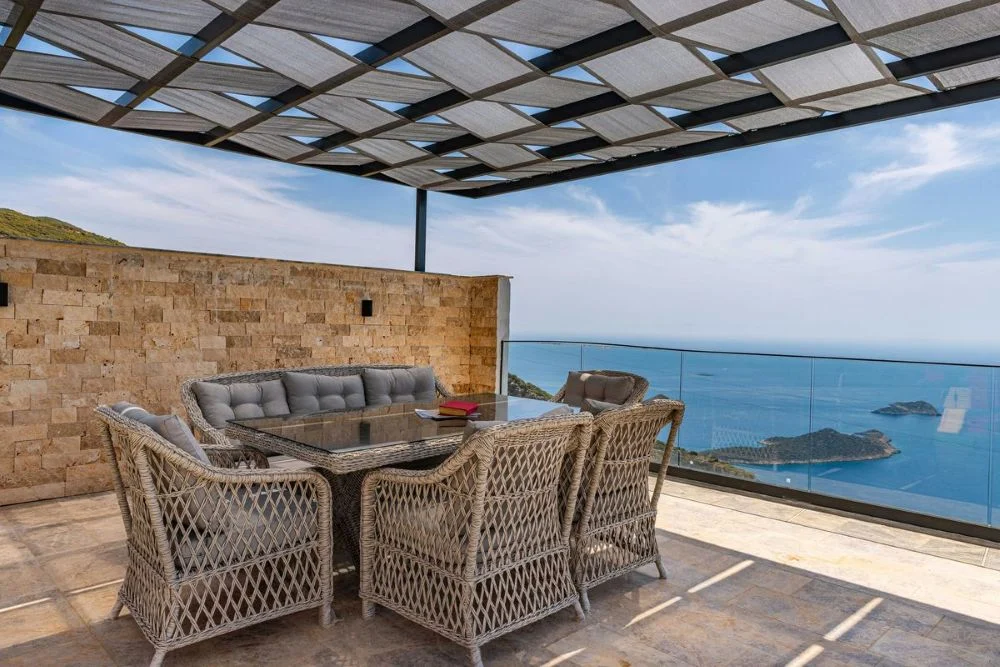 Pergole tarasowe - nowoczesny sposób na komfortowy taras przez cały rok