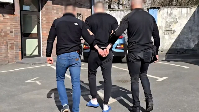 Niebezpieczne przedmioty na meczu w Bytomiu. 29-latek zatrzymany przez policję