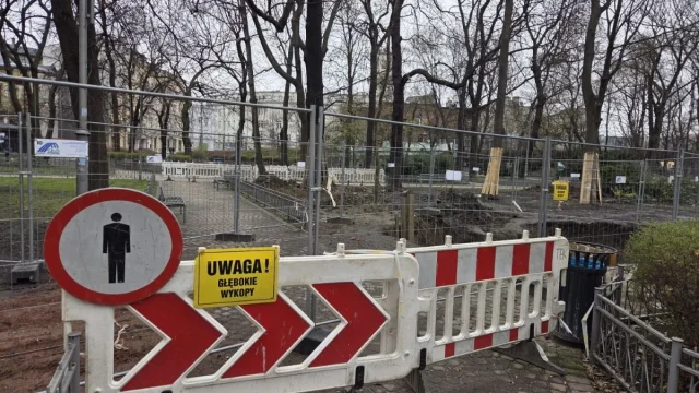 Remont kanalizacji z 1899 roku w Parku Hutników. Prace potrwają do końca maja