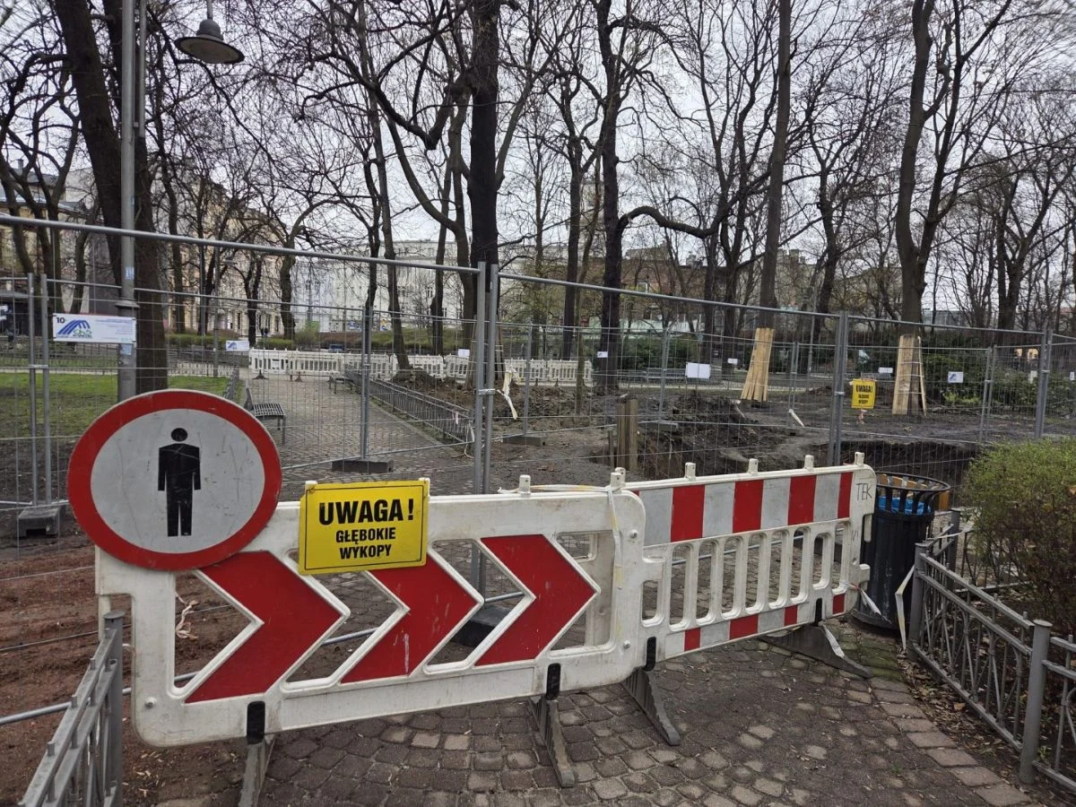 Remont kanalizacji z 1899 roku w Parku Hutników. Prace potrwają do końca maja