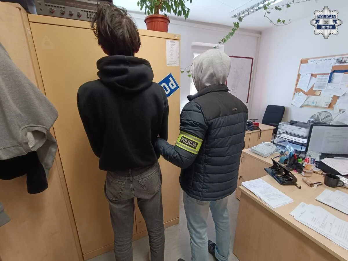 Rozbój w centrum handlowym w Chorzowie. 23-latek ukradł sprzęt i groził pracownikowi nożem