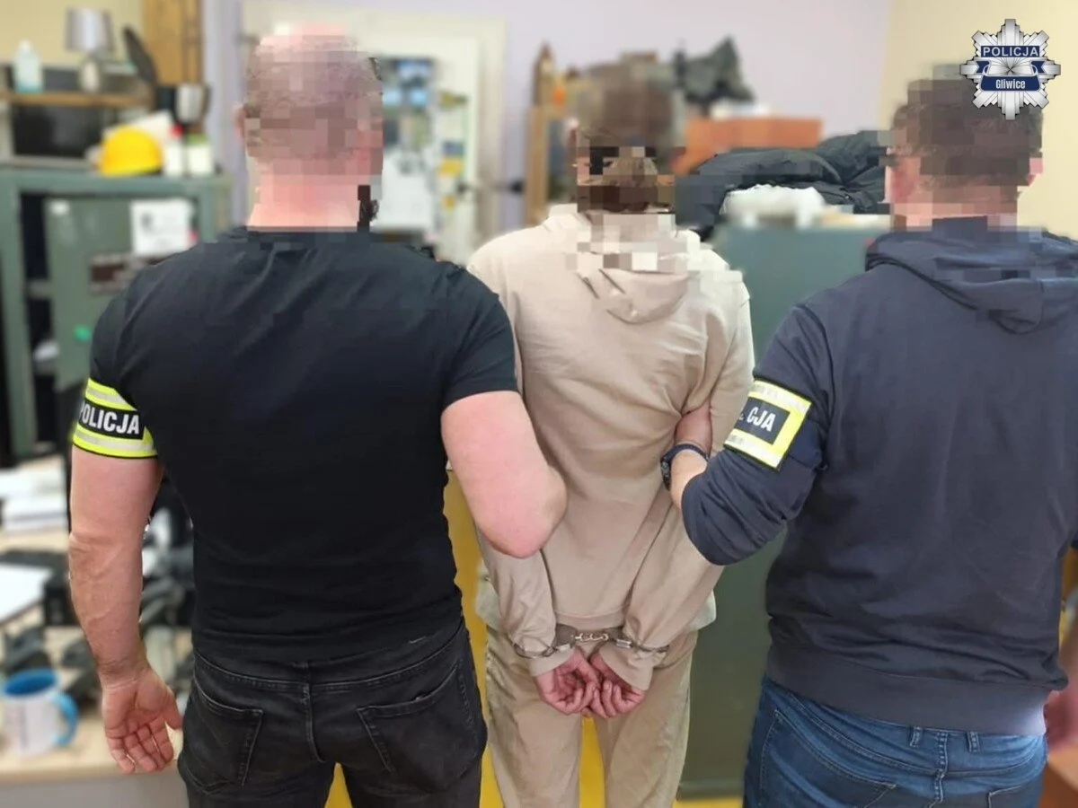 18-latek zatrzymany podczas odbioru pieniędzy z bankomatu. Podejrzany o udział w oszustwach