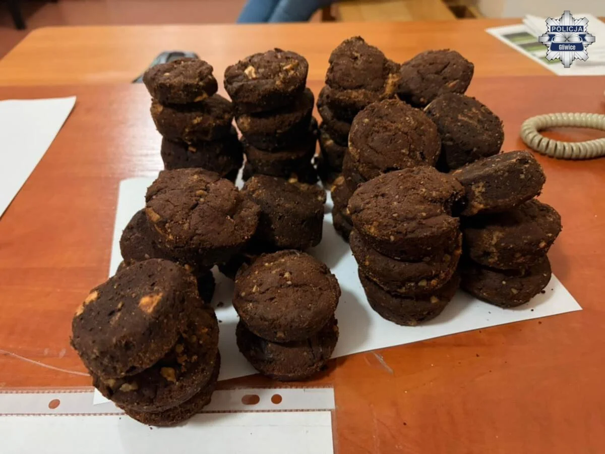 Gliwice: policjanci zabezpieczyli pół kilo narkotyków i ciastka z marihuaną. 39-latek został aresztowany