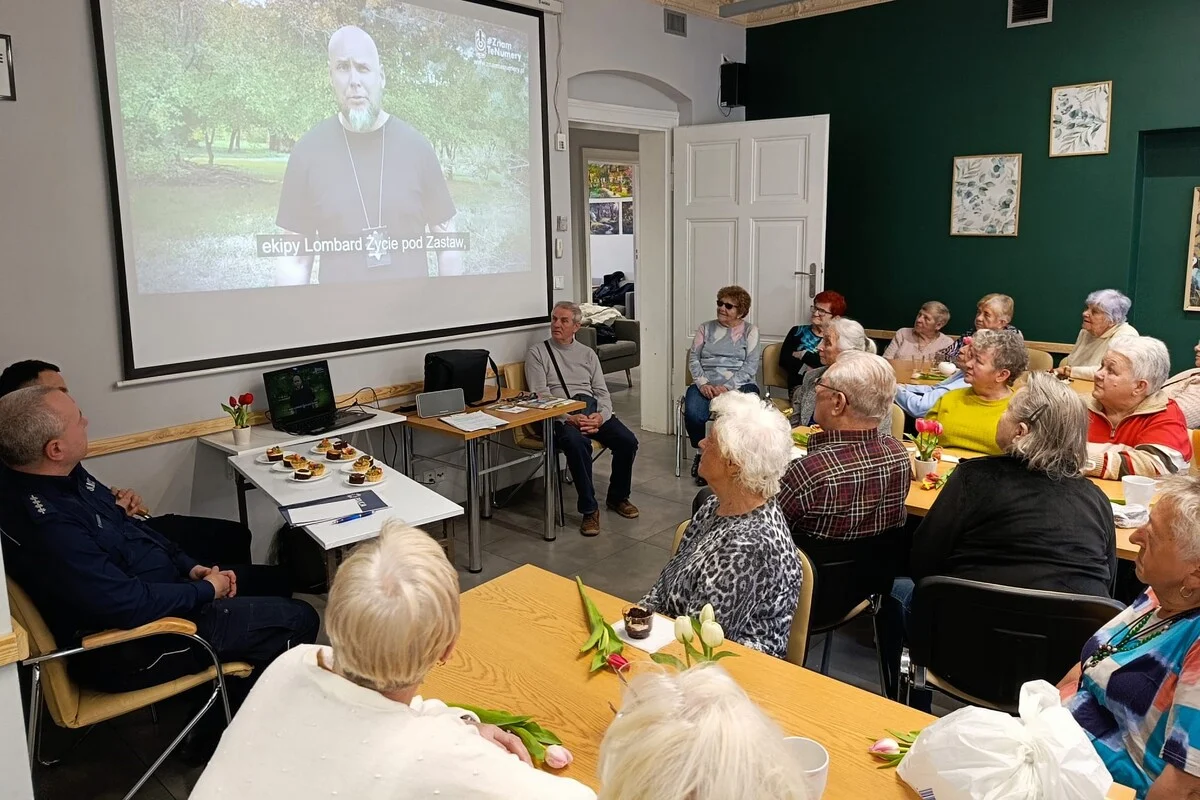Policjanci spotkali się z mieszkańcami Szopienic. Rozmawiali o bezpieczeństwie seniorów