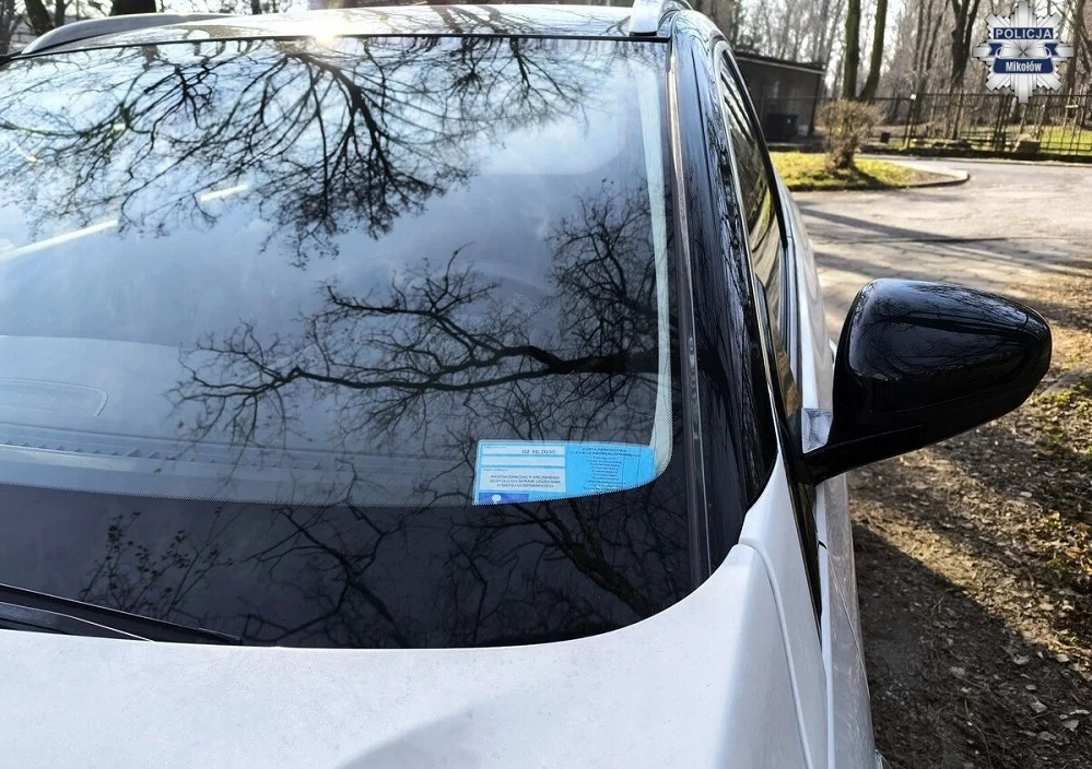 Nie parkuj na kopercie bez uprawnień. Mandat może słono zaboleć