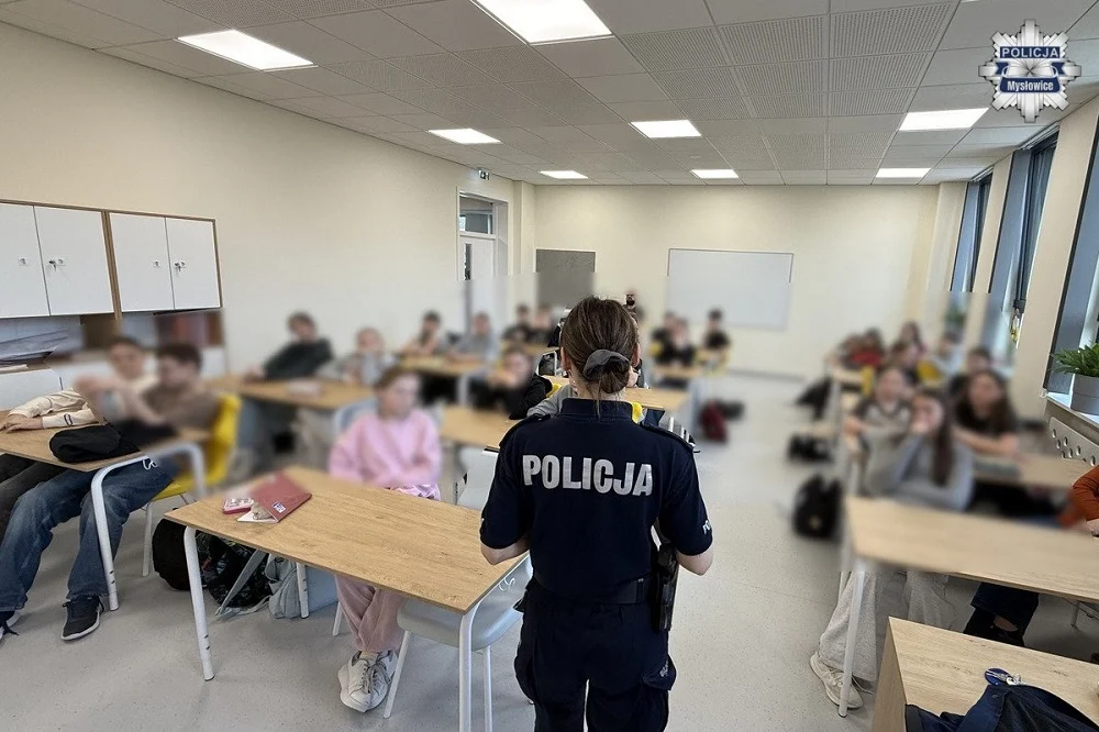 Prelekcja policyjna w SP nr 11: Hejt, przemoc w sieci i odpowiedzialność karna