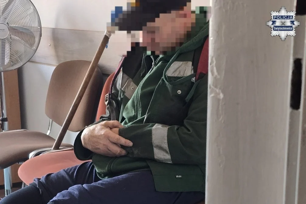 Świętochłowiczanin znęcał się nad swoją 78-letnią matką. Został aresztowany po tym, jak wbił widelec w ręce matki