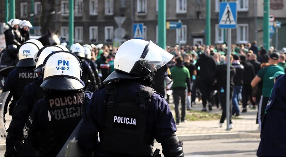 Ponad 400 policjantów zabezpieczało mecz GKS Tychy – Śląsk Wrocław. Zatrzymano 8 osób