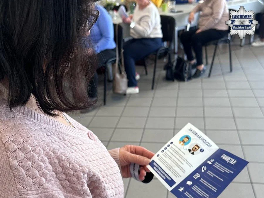Oszustwa, przepisy i codzienne zagrożenia. Policja edukowała seniorów w Gorzycach