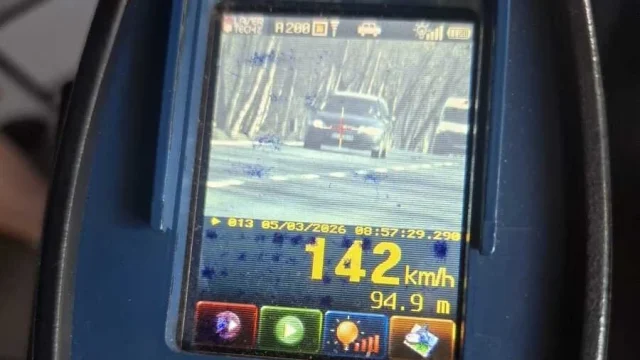 Zabrze: 22-latek jechał 142 km/h w terenie zabudowanym. Skończyło się mandatem i utratą prawa jazdy