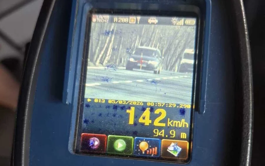 Zabrze: 22-latek jechał 142 km/h w terenie zabudowanym. Skończyło się mandatem i utratą prawa jazdy