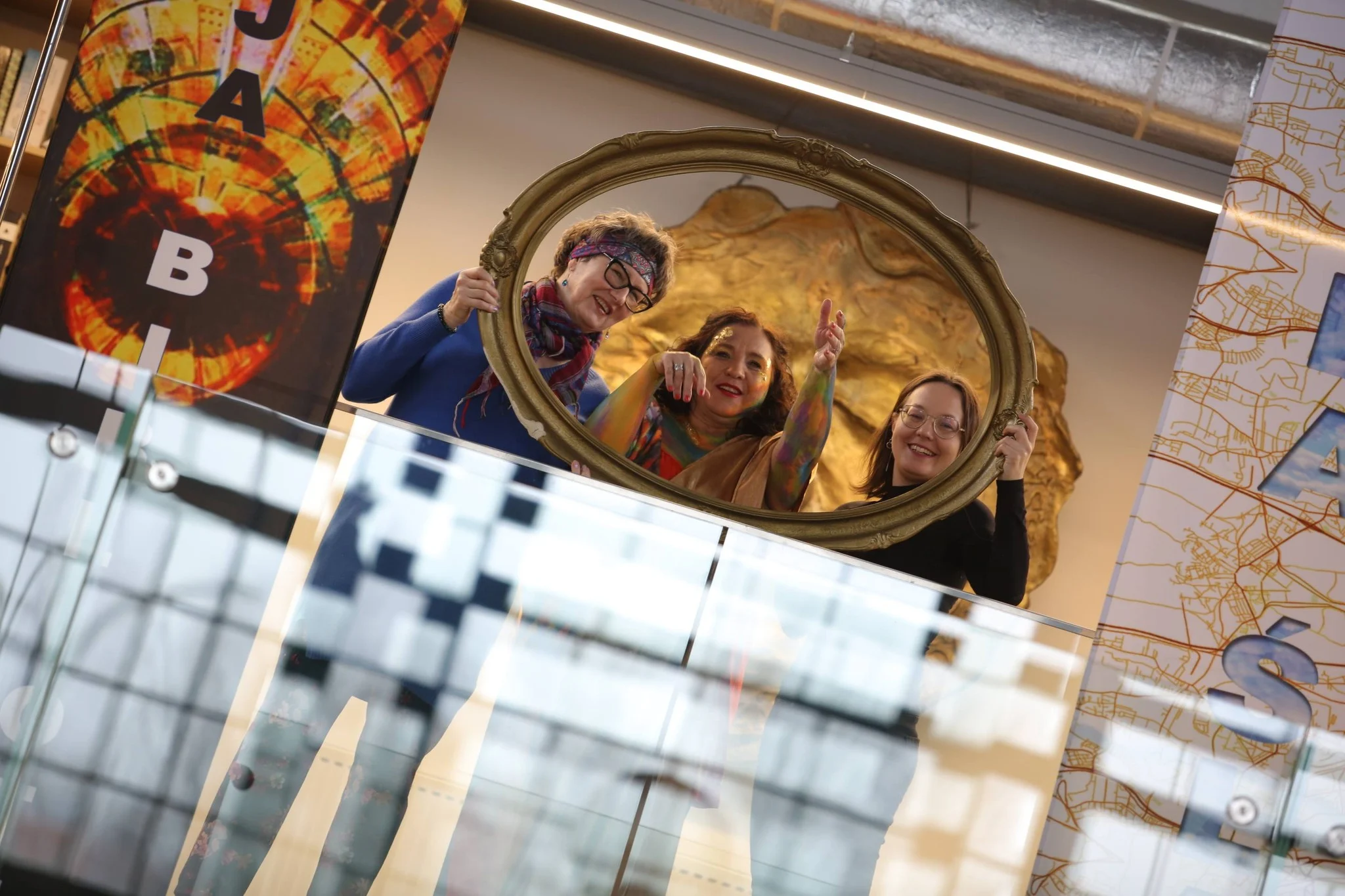 "Lecą Hexy nad Śląskiem". Performatywny wernisaż na powitanie wiosny w Stacji Biblioteka