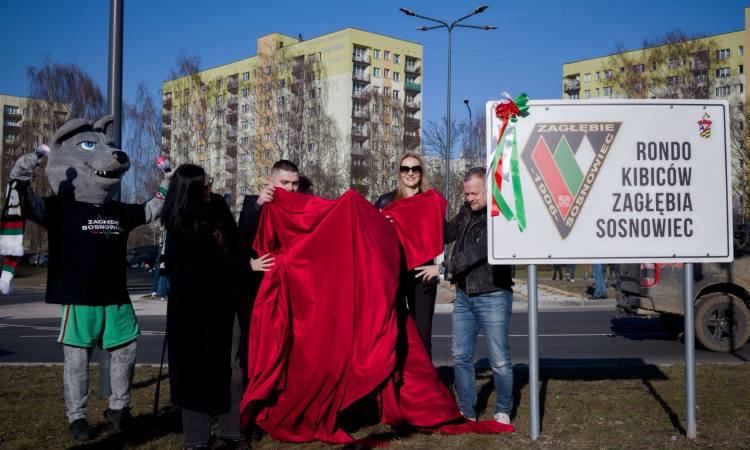 Sosnowiec uhonorował kibiców. Rondo Kibiców Zagłębia Sosnowiec już otwarte