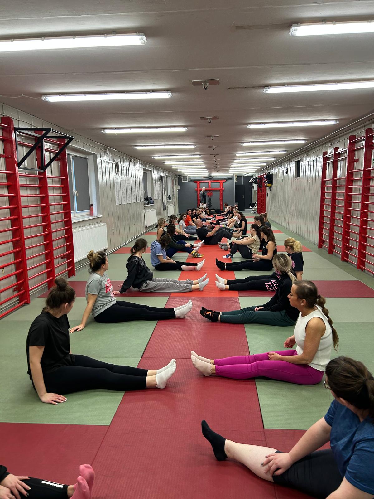 Za nami pierwszy z pięciu treningów bezpłatnego kursu samoobrony dla Rudzianek / fot. UM Ruda Śląska