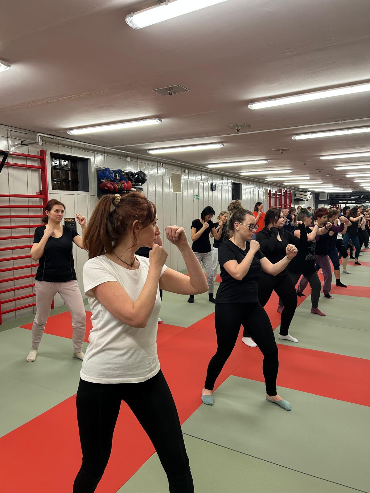 Za nami pierwszy z pięciu treningów bezpłatnego kursu samoobrony dla Rudzianek / fot. UM Ruda Śląska