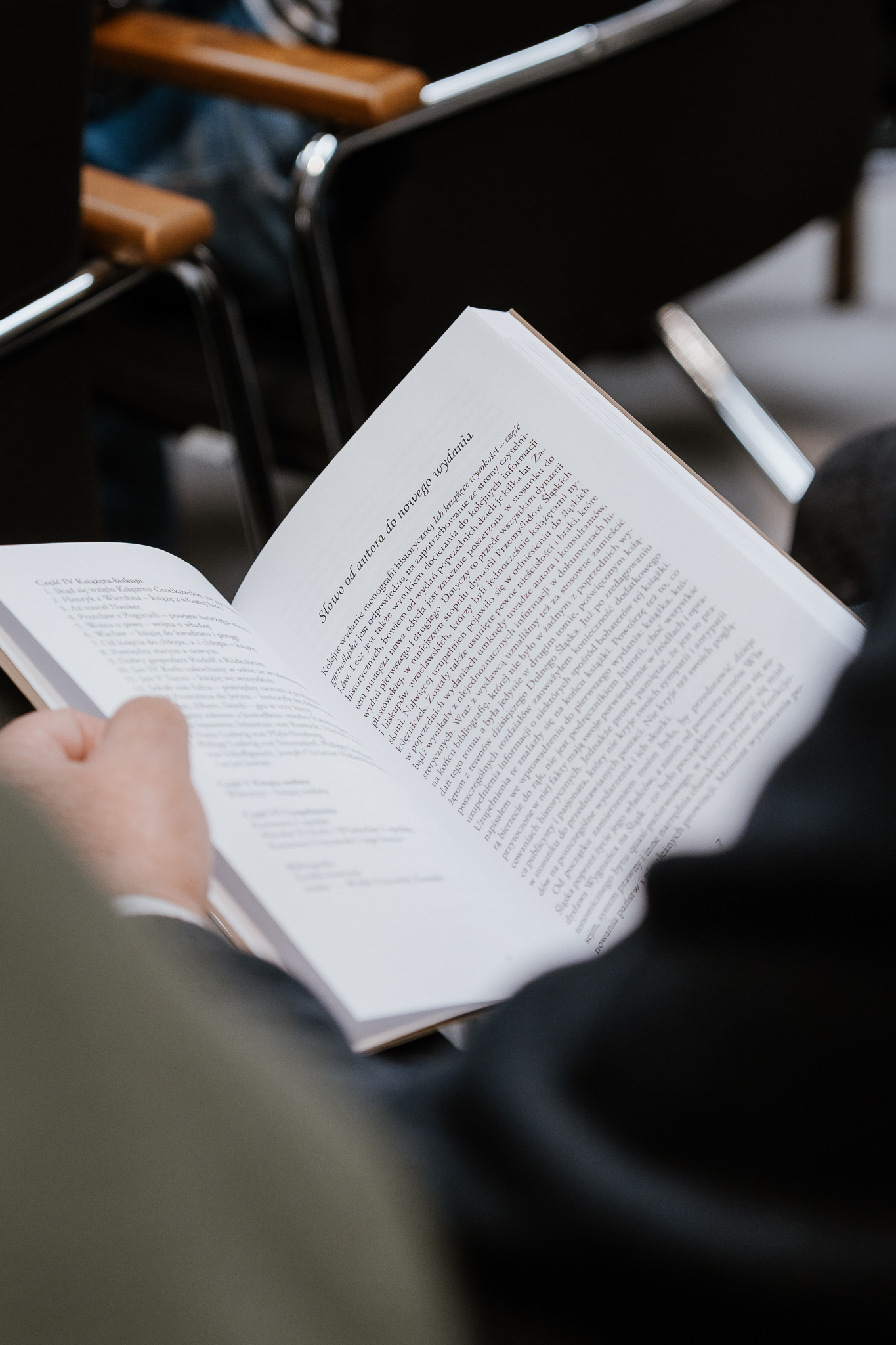 Jerzy Ciurlok przedstawia historię Górnego Śląska w swojej najnowszej książce / fot. UM Mikołów