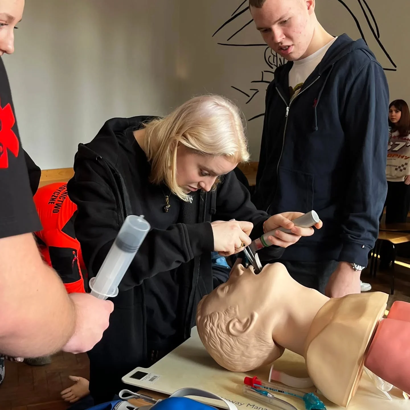 Warsztaty medyczne w I Liceum Ogólnokształcącym w Mikołowie – przyszli lekarze w akcji!