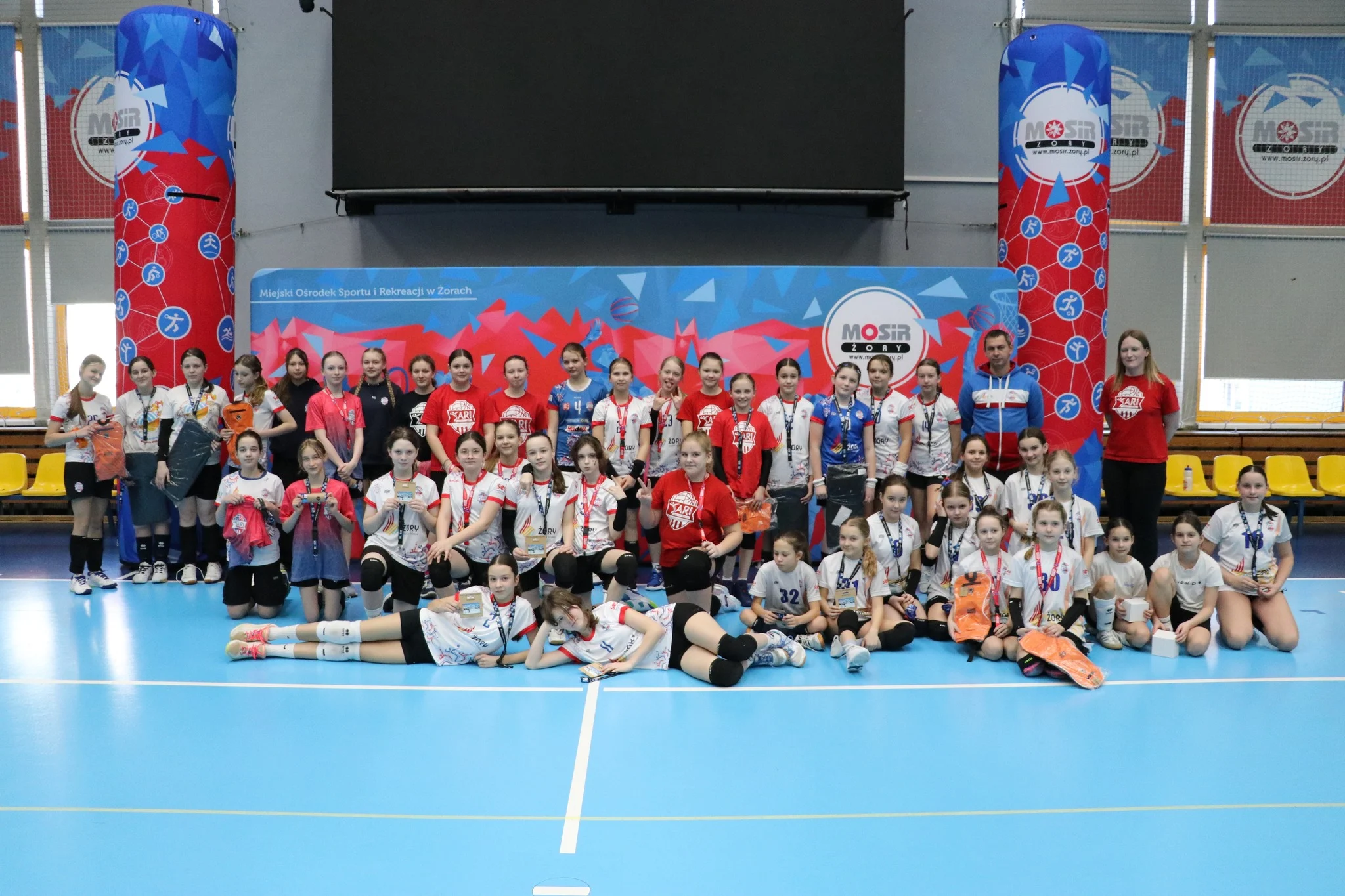 Mała siatka – wielkie emocje. Za nami Turniej Mini Siatkówki Młodziczek w Żorach