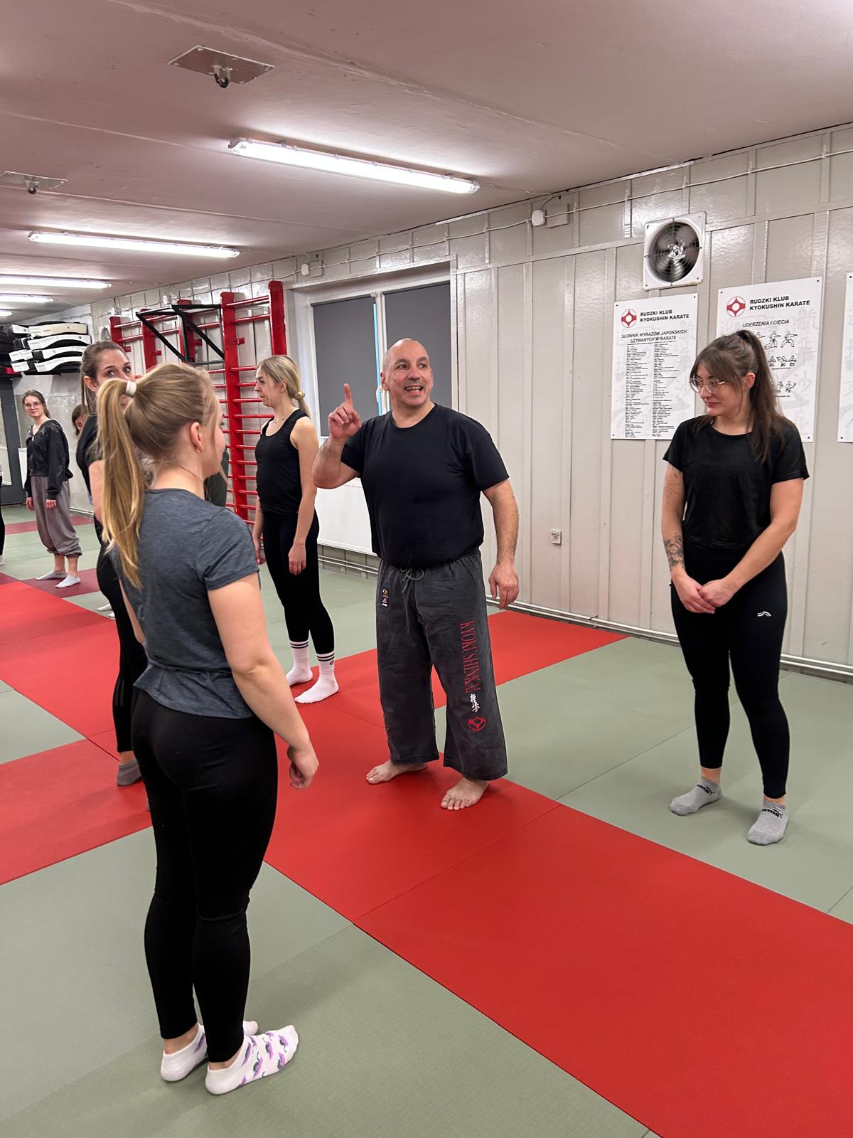 Za nami pierwszy z pięciu treningów bezpłatnego kursu samoobrony dla Rudzianek / fot. UM Ruda Śląska