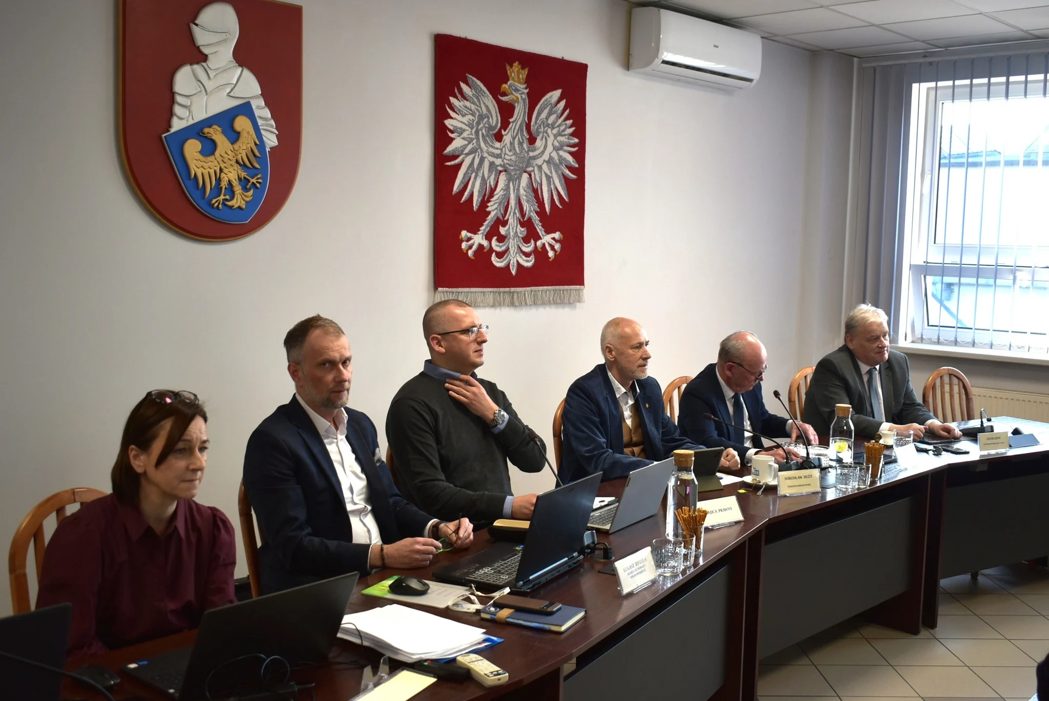 Sesja Rady Powiatu Mikołowskiego – inwestycje drogowe, zmiany w budżecie i nowe inicjatywy