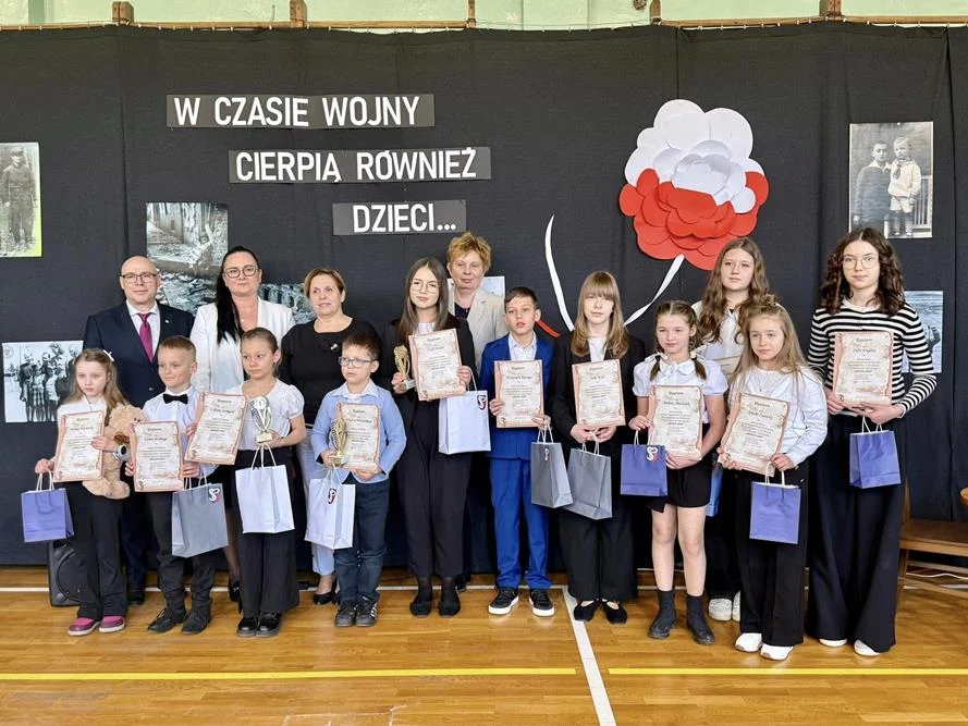 Święto Patrona w SP nr 9 w Mysłowicach. Uczniowie uczcili Bernarda Świerczynę