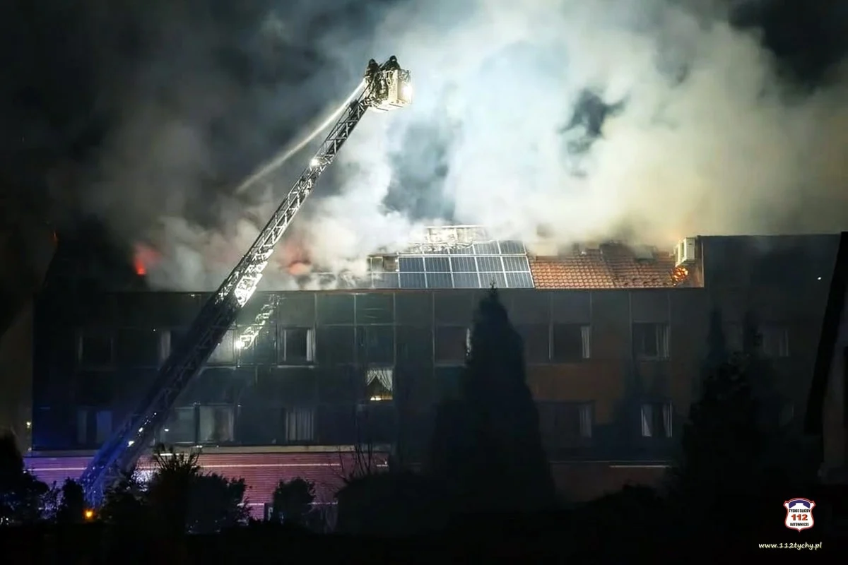 Nocny pożar w hotelu w Tychach. Goście w środku nocy musieli opuścić obiekt