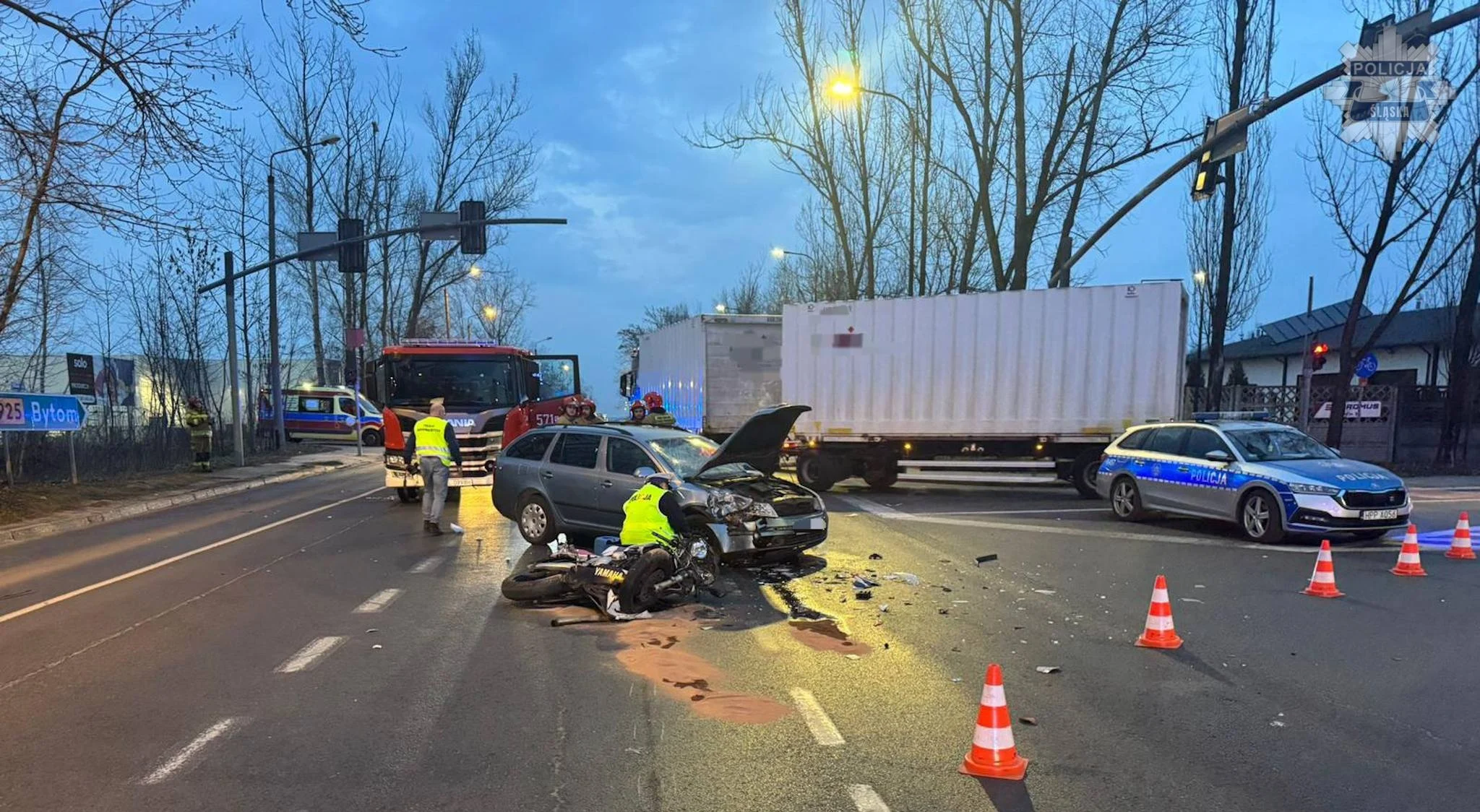 Dramatyczny wypadek w Rudzie Śląskiej. Osobówka zderzyła się z motocyklem