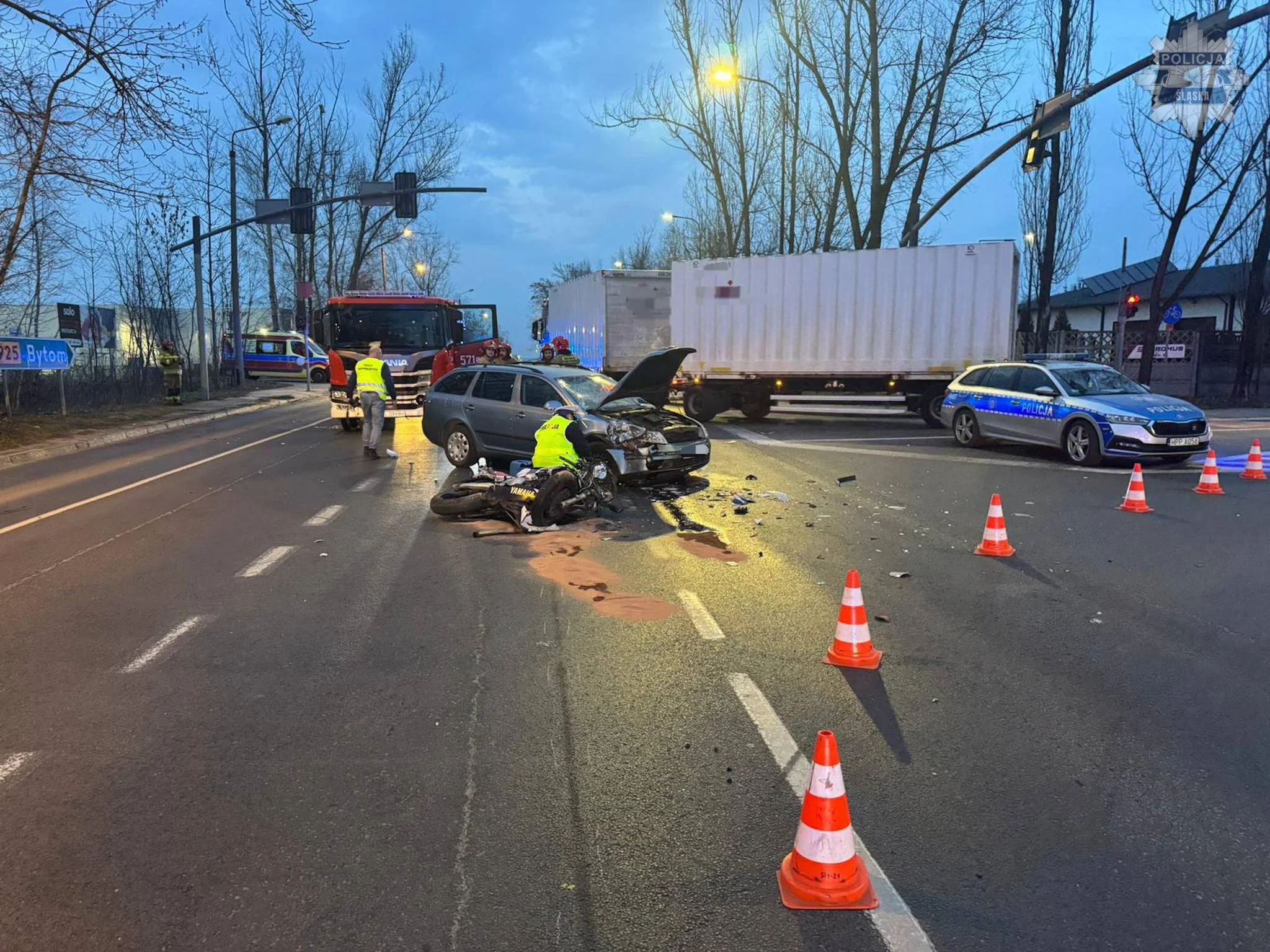Dramatyczny wypadek w Rudzie Śląskiej. Osobówka zderzyła się z motocyklem