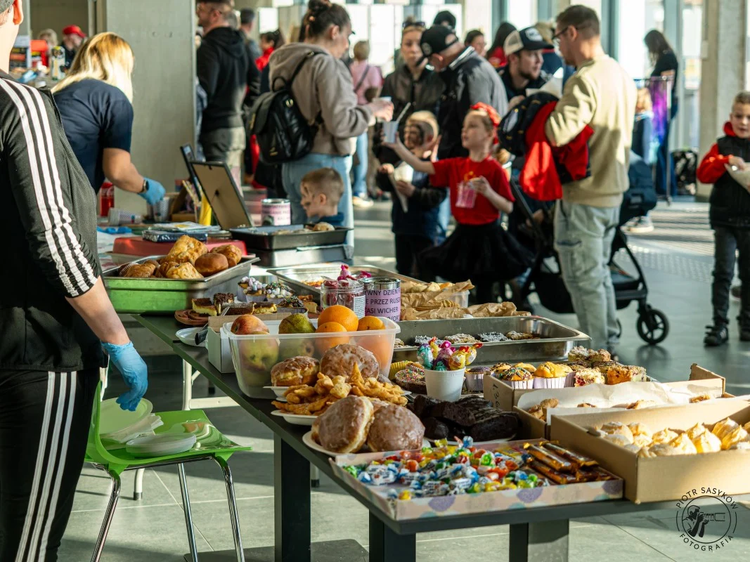 Hala na Skałce pełna energii. Za nami charytatywny dzień fitness w Świętochłowicach / fot. Piotr Sasyków Fotografia