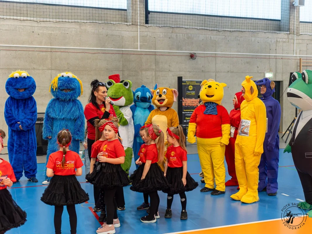 Hala na Skałce pełna energii. Za nami charytatywny dzień fitness w Świętochłowicach / fot. Piotr Sasyków Fotografia