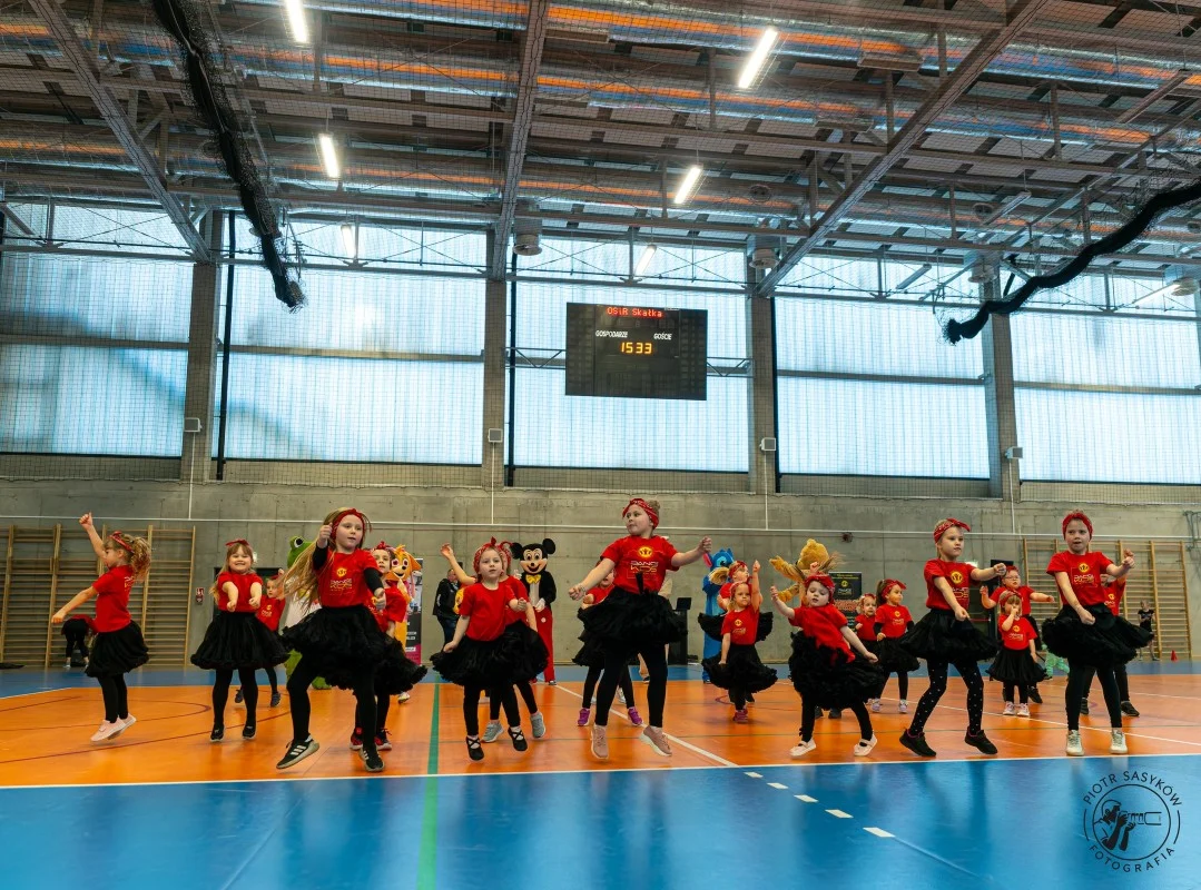 Hala na Skałce pełna energii. Za nami charytatywny dzień fitness w Świętochłowicach / fot. Piotr Sasyków Fotografia