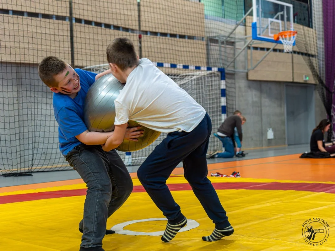 Hala na Skałce pełna energii. Za nami charytatywny dzień fitness w Świętochłowicach / fot. Piotr Sasyków Fotografia