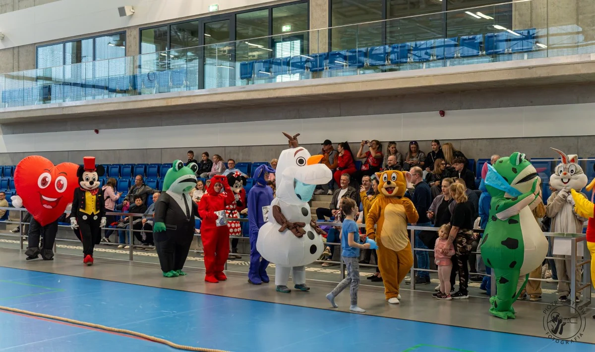 Hala na Skałce pełna energii. Za nami charytatywny dzień fitness w Świętochłowicach / fot. Piotr Sasyków Fotografia