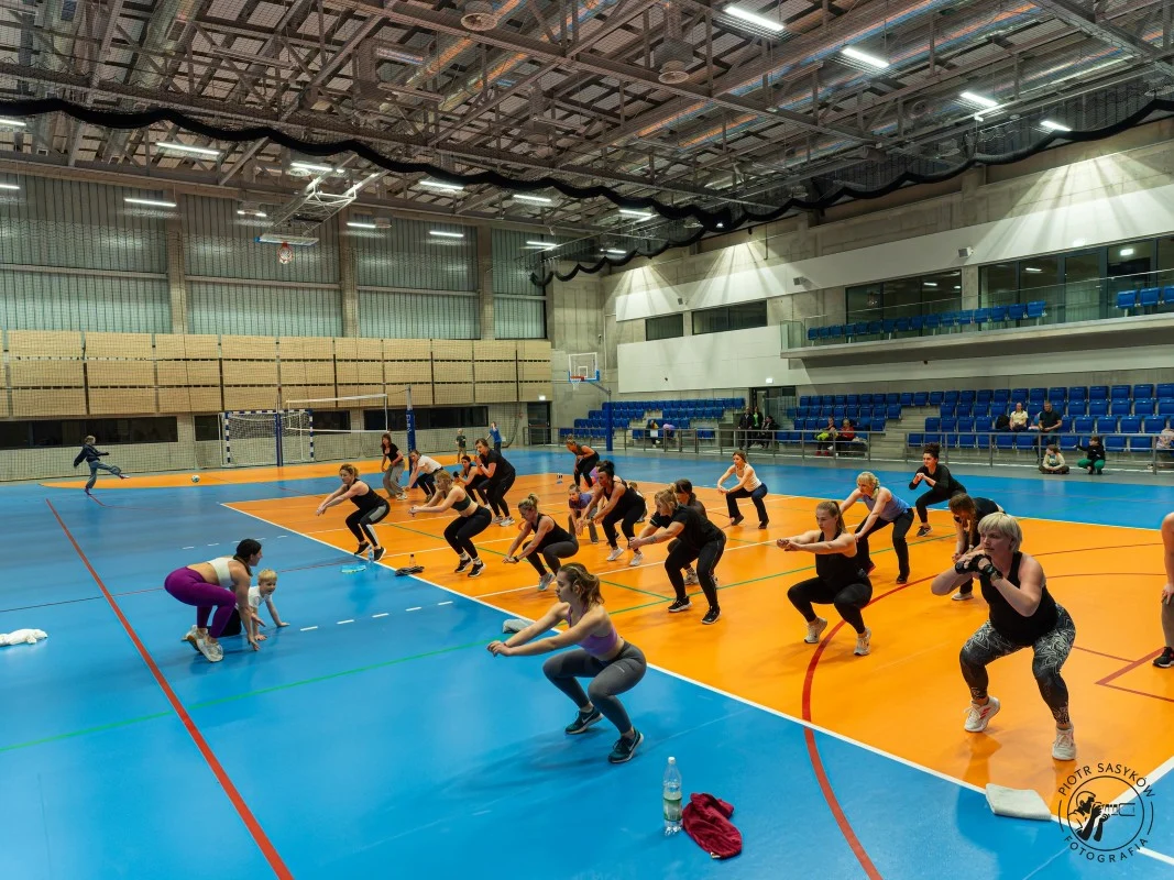 Hala na Skałce pełna energii. Za nami charytatywny dzień fitness w Świętochłowicach / fot. Piotr Sasyków Fotografia