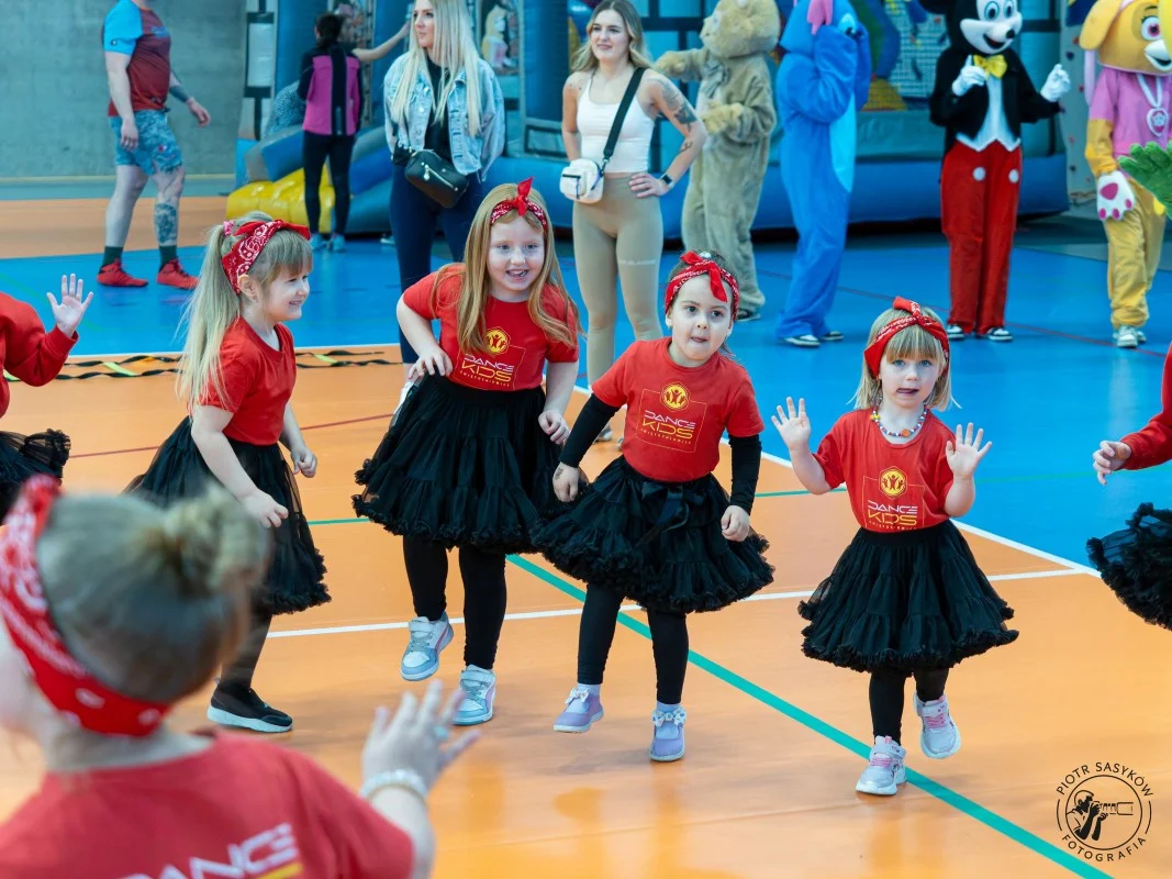 Hala na Skałce pełna energii. Za nami charytatywny dzień fitness w Świętochłowicach / fot. Piotr Sasyków Fotografia