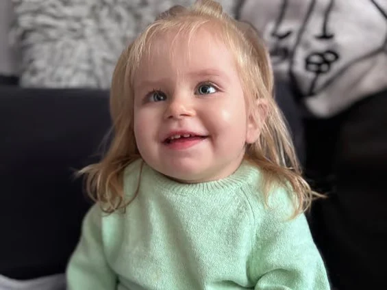 Wyścig z czasem o życie małej Alusi z Sosnowca. Pomóżmy zatrzymać śmiertelną chorobę!